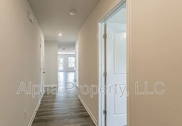 304 Long Grove Ln — Photo 3