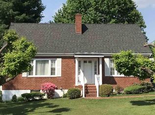 210 Tuxedo Rd, Staunton, VA 24401