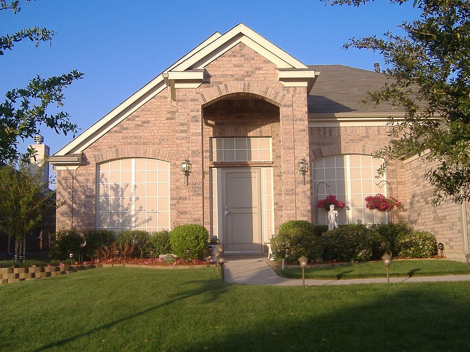 SHOWS LIKE MODEL HOME!