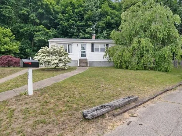 19 Lowell Dr, Rumford, RI 02916