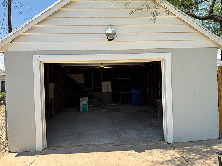 1025 E Indianola Ave — Photo 49