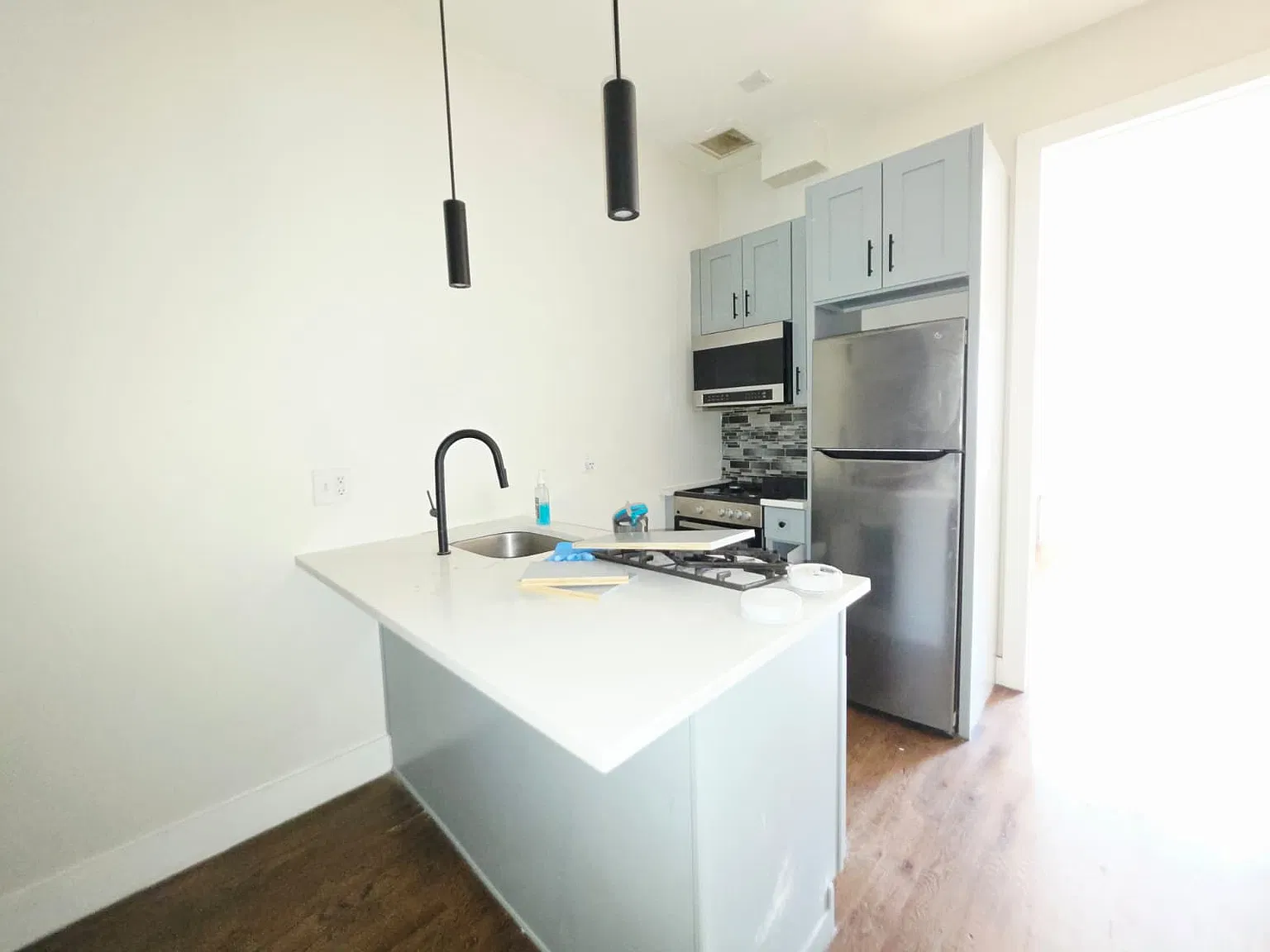 2 bed, 800 sqft, $2,100 — Photo 1