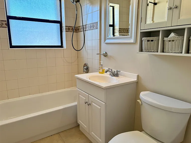 2624 NE 8th Ct — Photo 10