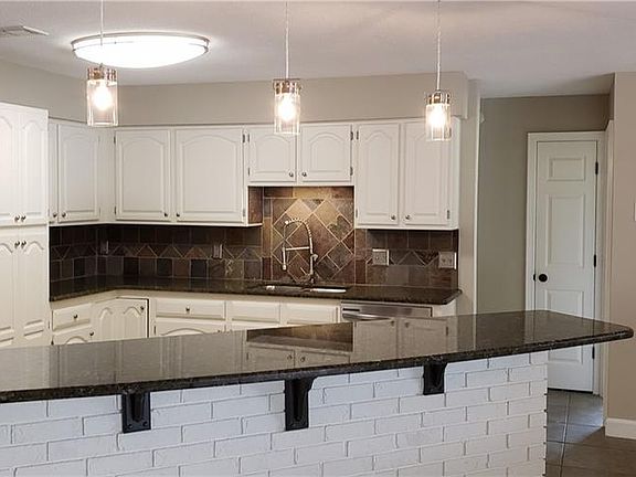 5th image of 10403 Lake Hill Dr