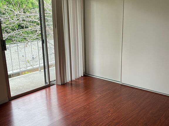 5th image of 15840 Sherman Way #10