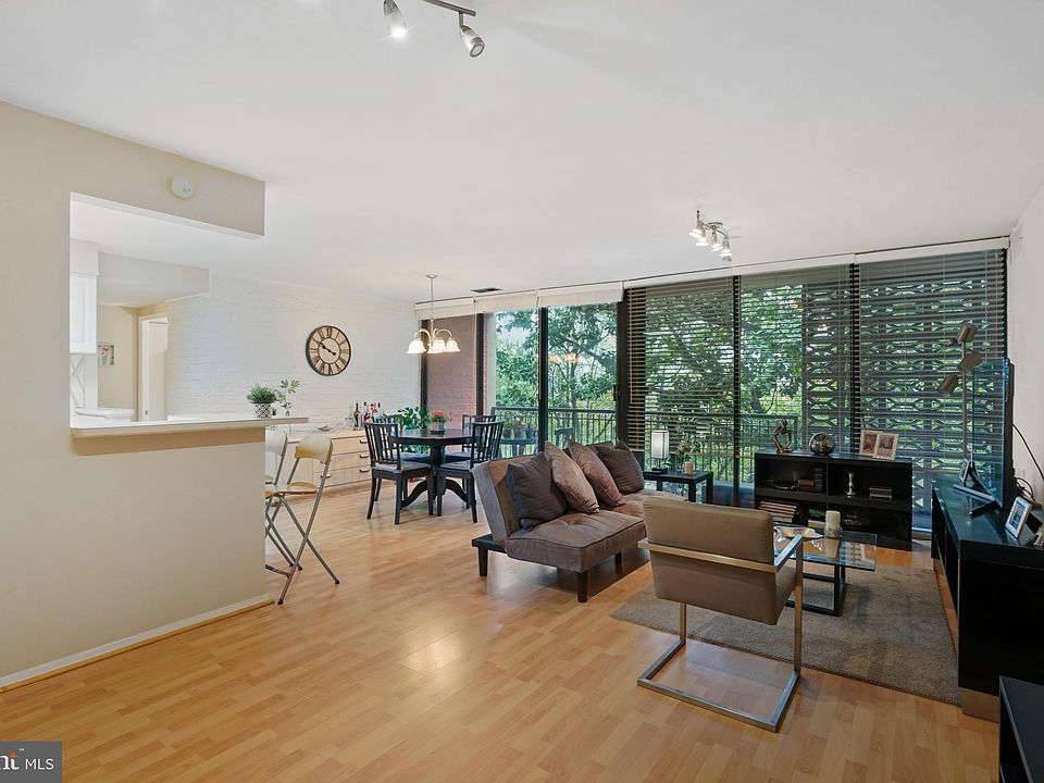 1st image of 4 S Van Dorn St APT 401