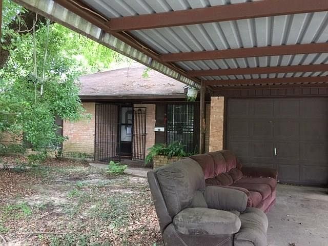 1st image of 6911 Petre Dr