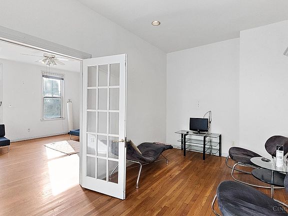 3rd image of 310 Klotter Ave