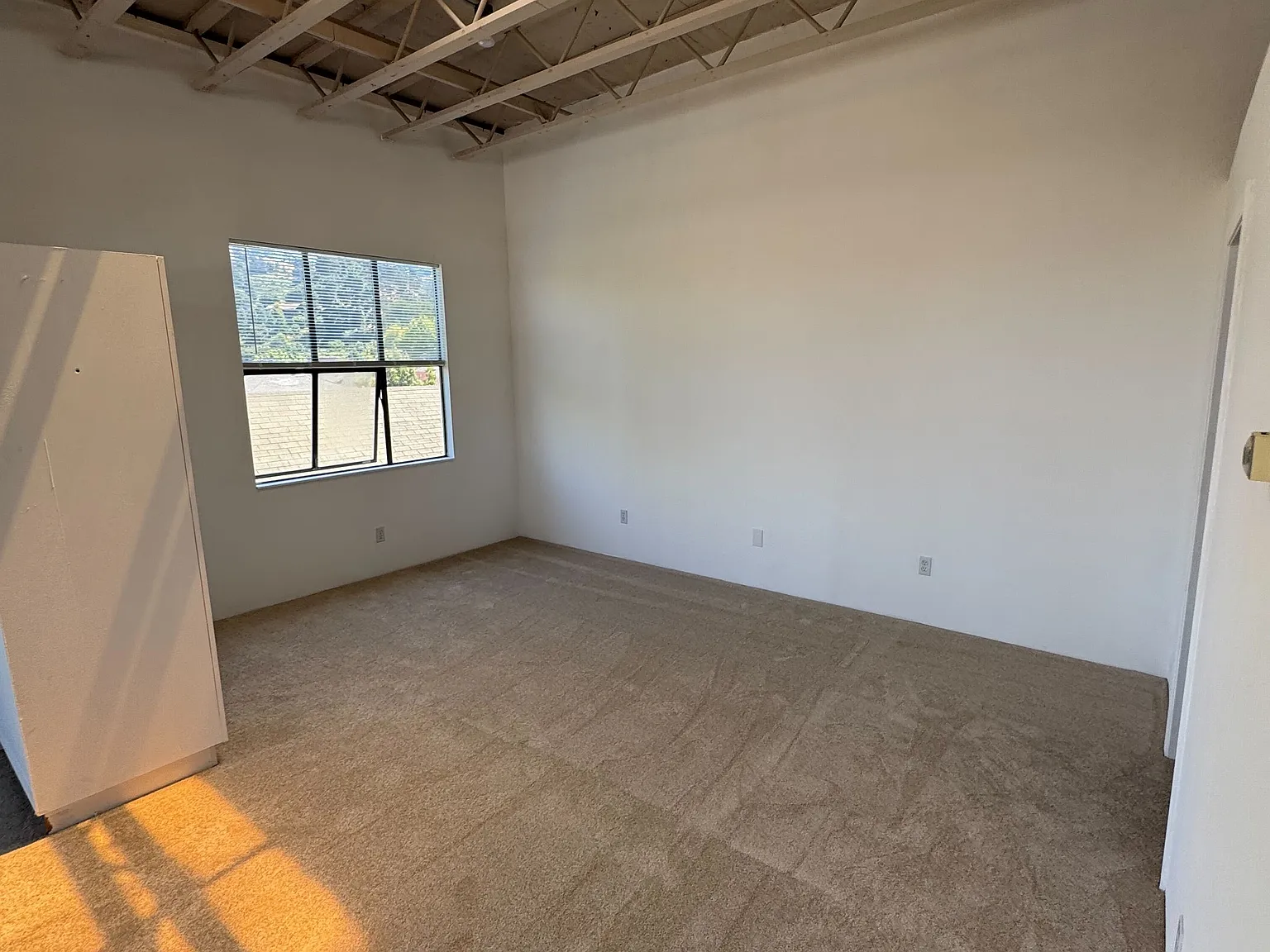 Studio, 750 sqft, $2,500 — Photo 3