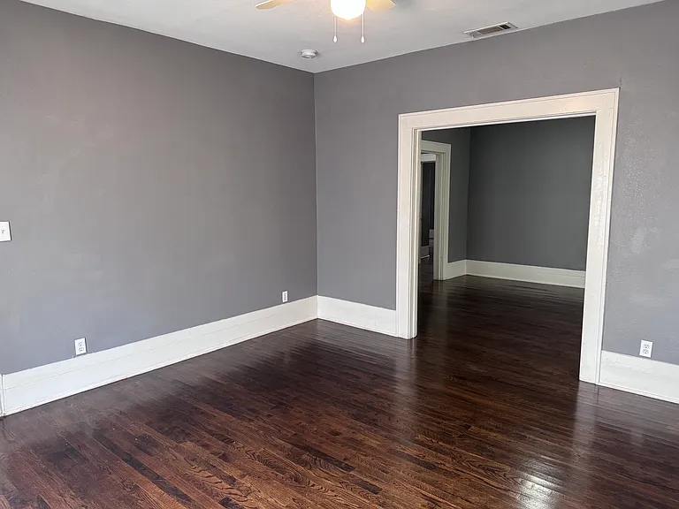 2607 S Ewing Ave — Photo 2
