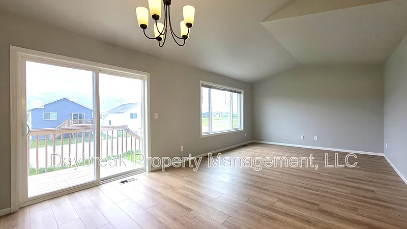 4 bed, 2.0 bath, $2,235 — Photo 3