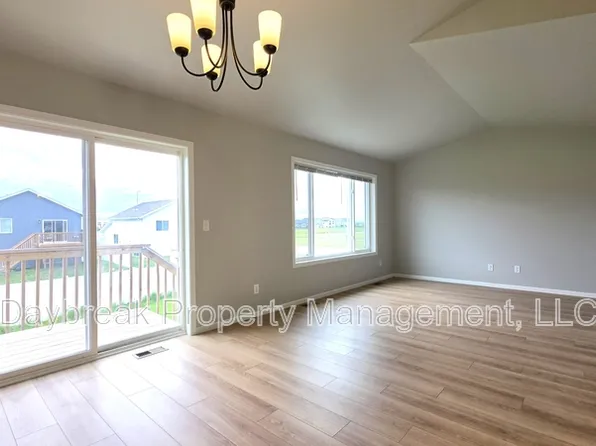 6305 83rd Ave S, Horace, ND 58047