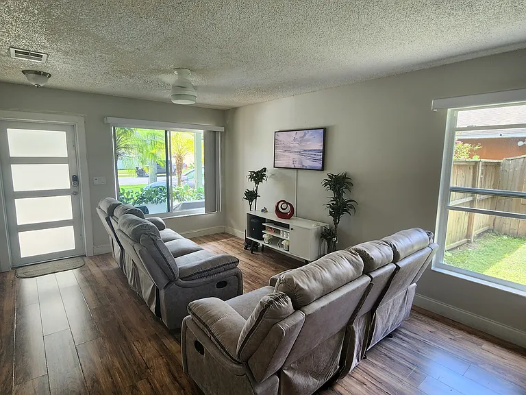 13701 Glasser Ave #1 — Photo 20