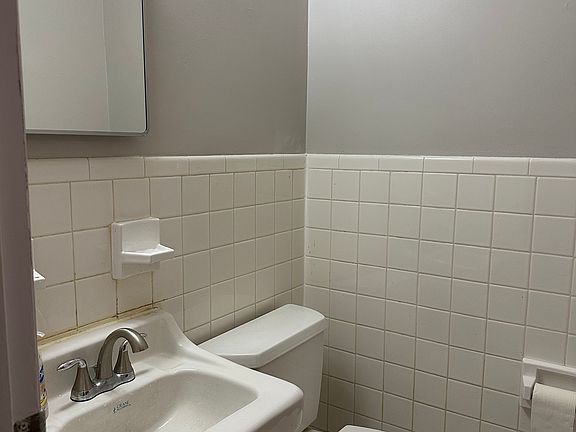 5th image of 1002 Willow Dr APT 62