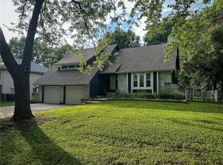 113 SE Alger Dr, Blue Springs, MO 64014