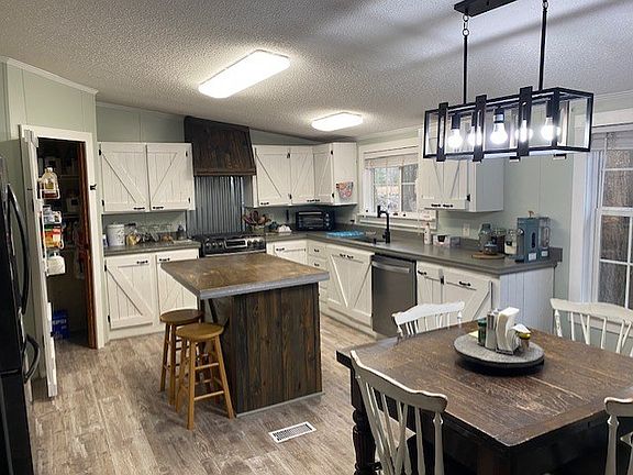 3rd image of 1751 Bell Rd