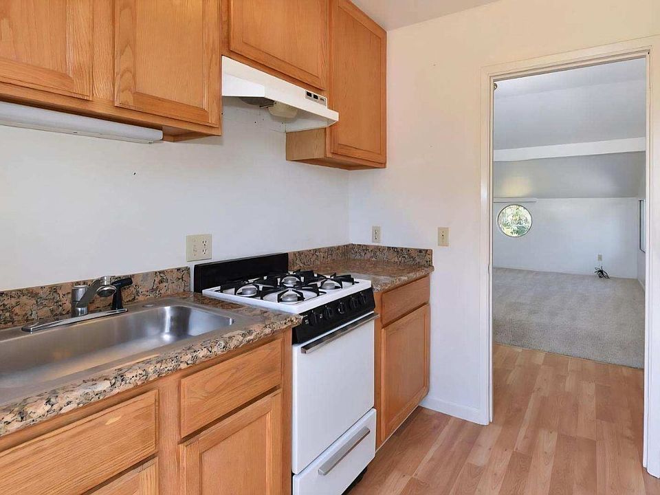 1st image of 121 Pleasant Ave
