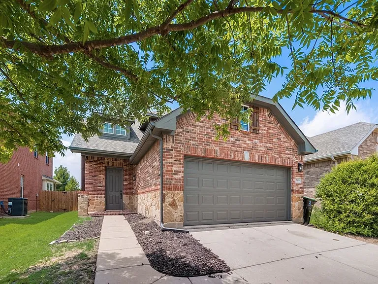 1709 Belton Dr — Photo 4