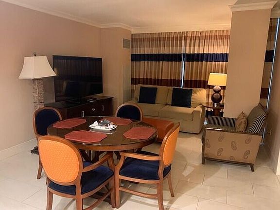 2nd image of 200 S Sycamore Street #1042