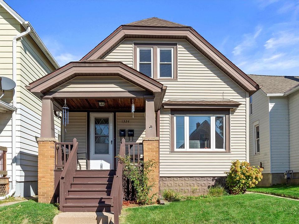 1st image of 1324 Milwaukee AVENUE