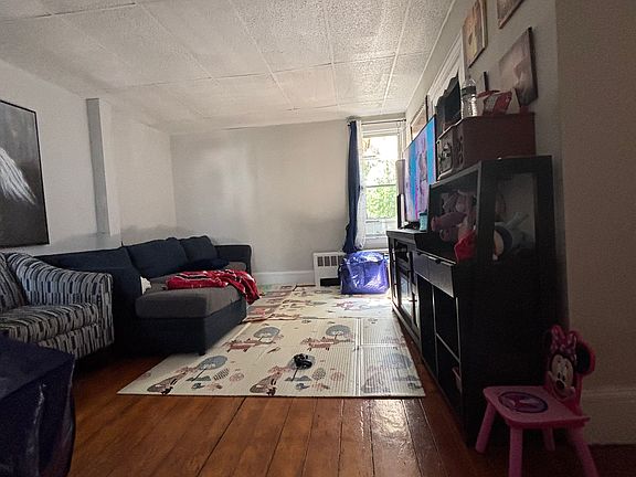 2nd image of 369 Shirley St #2