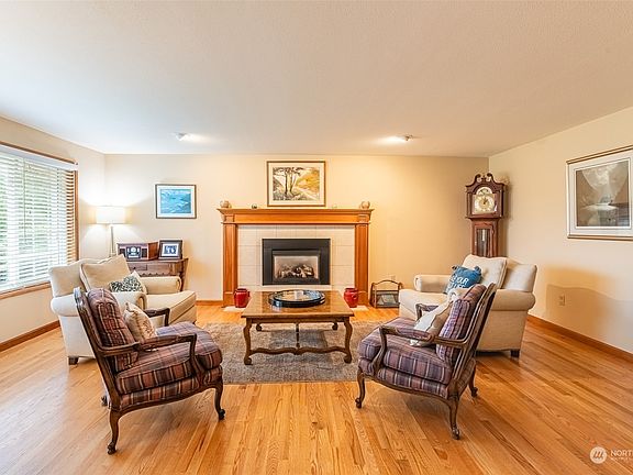 4th image of 3205 16th Street Pl SW