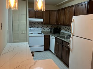 5 Villa Verde Dr, Buffalo Grove, IL 60089