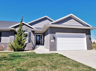 2726 Northview Ln, Cedar Falls, IA 50613