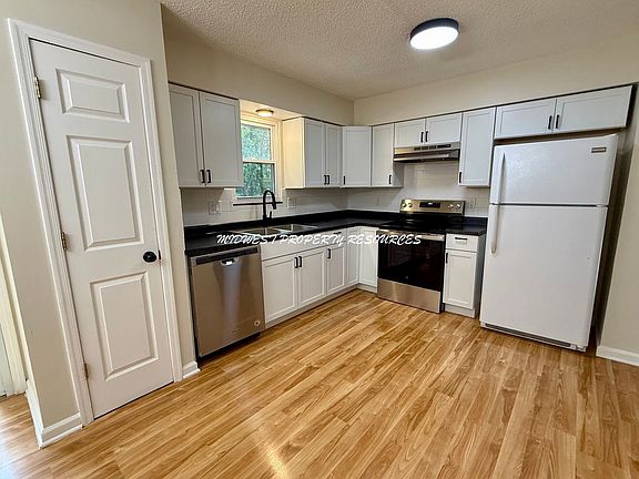 4th image of 1104 NE 10th St