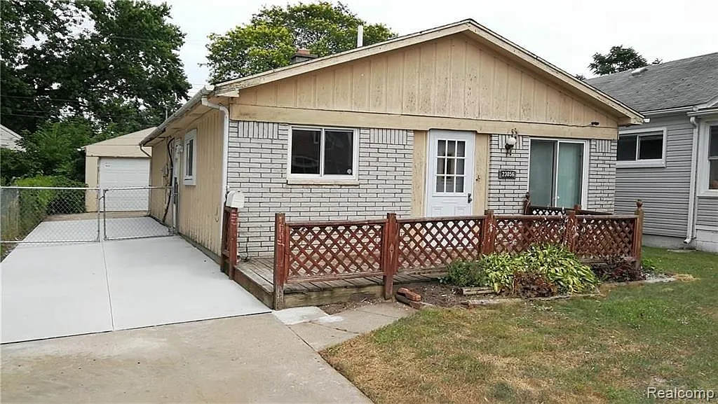 23056 Tawas Ave photo 1