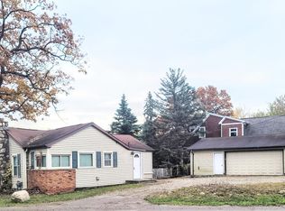 845 Indianwood Rd, Lake Orion, MI 48362