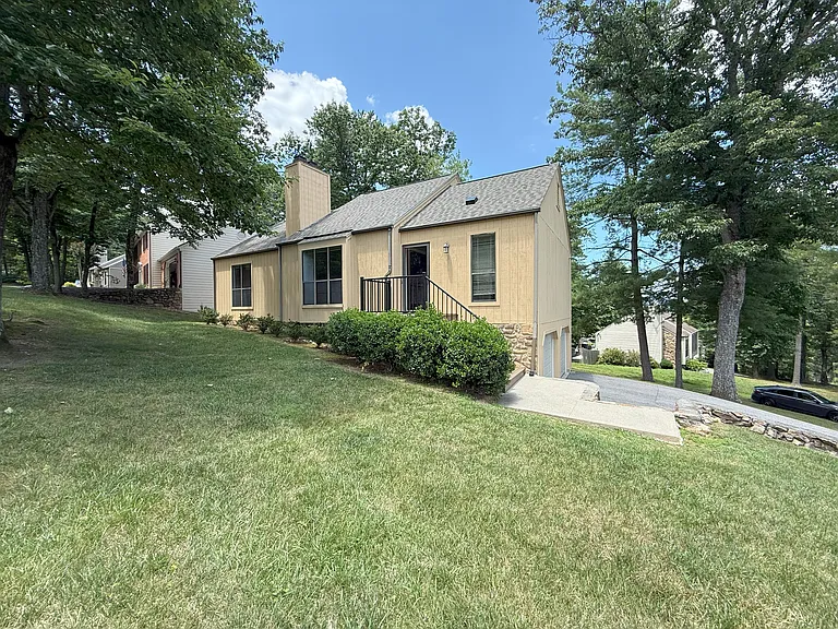 4554 Summerset Dr — Photo 1
