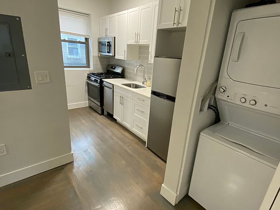 3rd image of 89 Park Dr #13