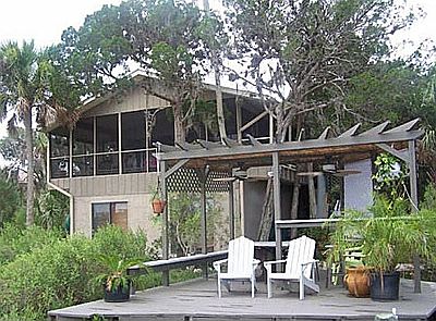 1st image of 569 N Lake Cir