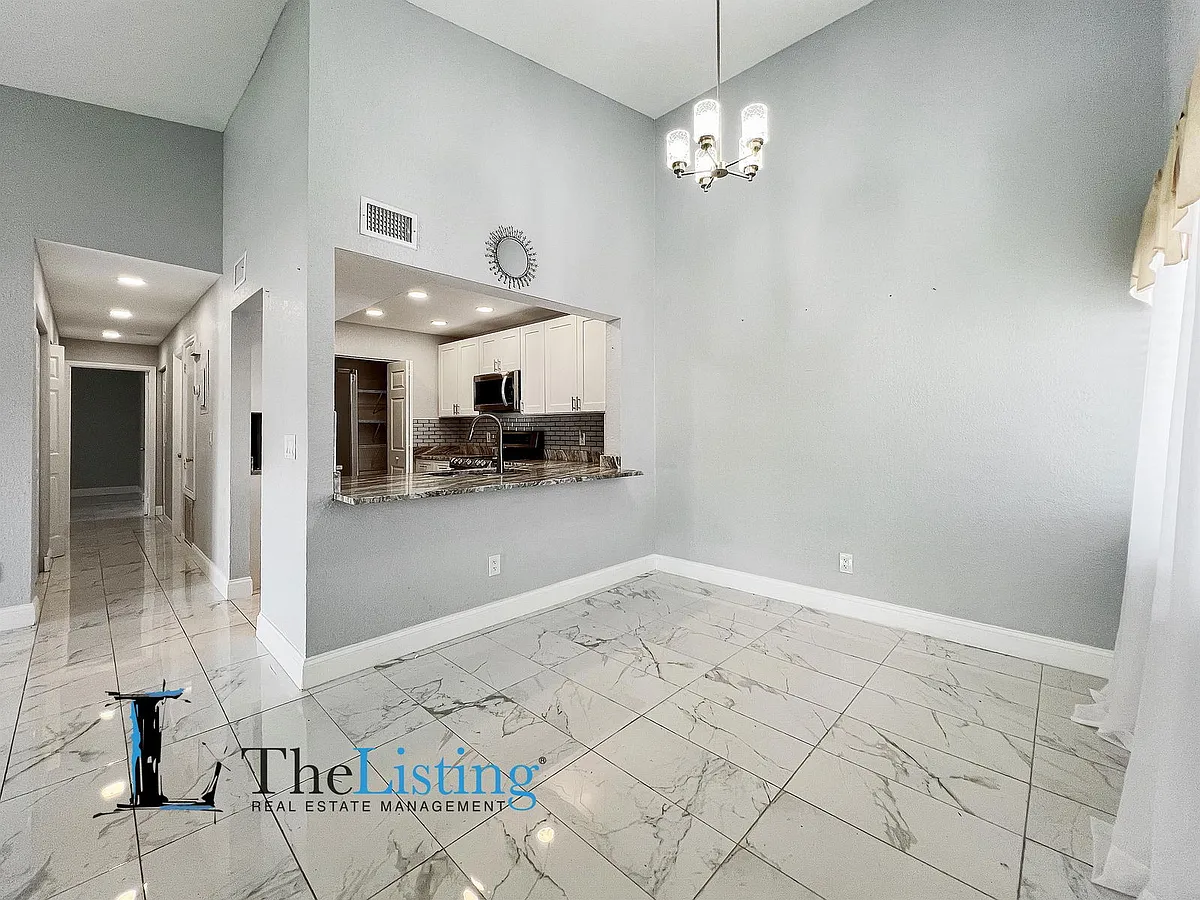 Building Photo - 2482 Lakeway Branch Dr