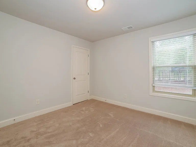 89 Greatwood Ln — Photo 16
