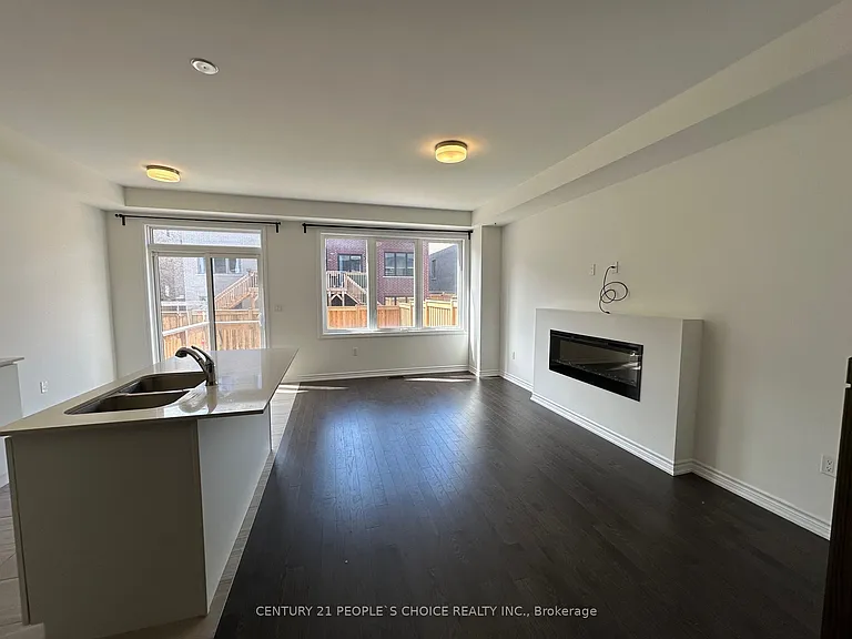 1471 Blackmore St — Photo 23