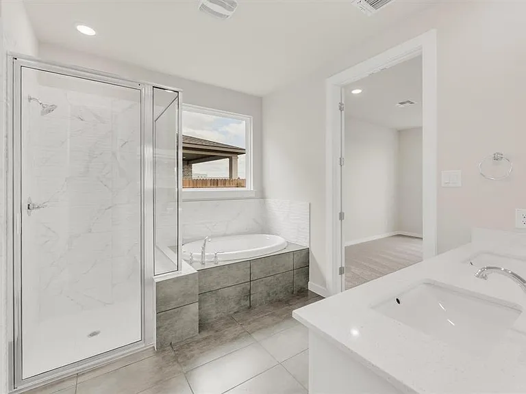 324 Amista Dr — Photo 22