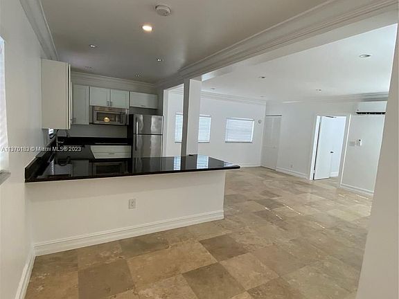 3rd image of 905 SE 2nd Ct #Re