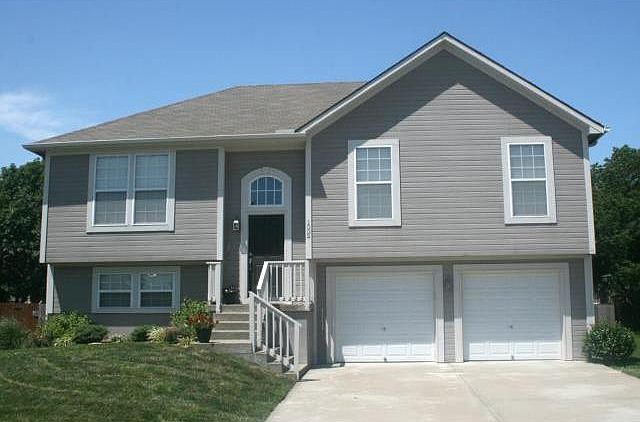 1st image of 1002 NW Scenic Dr