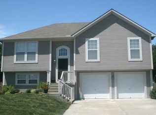 1002 NW Scenic Dr, Grain Valley, MO 64029