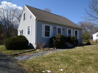 46 Chesterfield Dr, Amherst, MA 01002