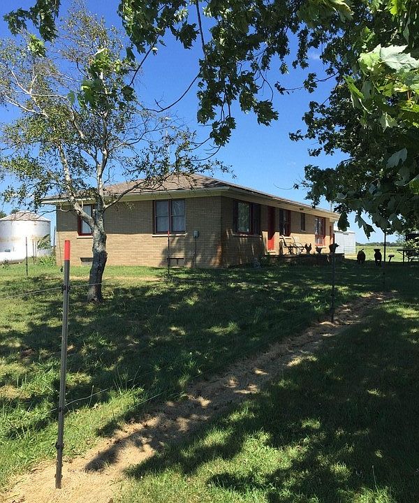 House
						:
						2 car attached garage