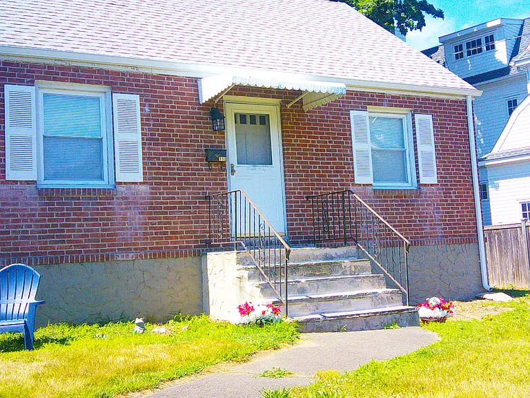 112 Howard St — Photo 1