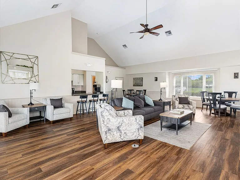 Oak Shores Apartments — Photo 35
