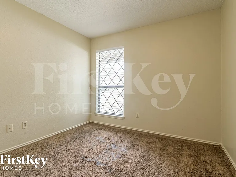 3305 Country Creek Ln — Photo 13