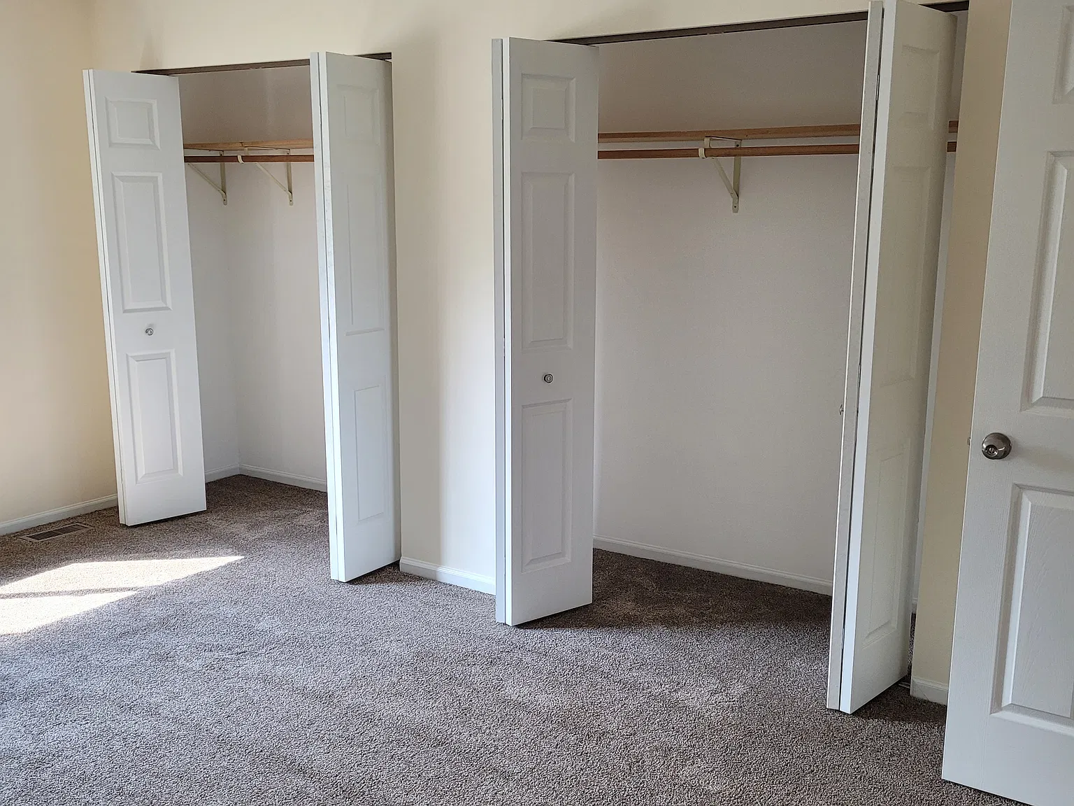 2 bed, 1.5 bath, 1200 sqft, $1,360 — Photo 4
