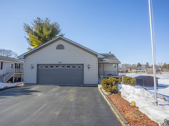 2nd image of 328 Candlewick Dr SE