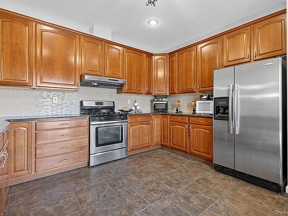 5th image of 99 Dusinberre Road