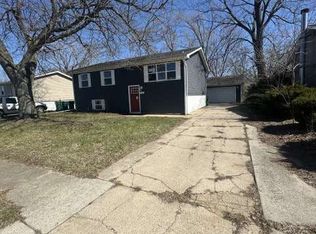 7513 Chase St, Merrillville, IN 46410